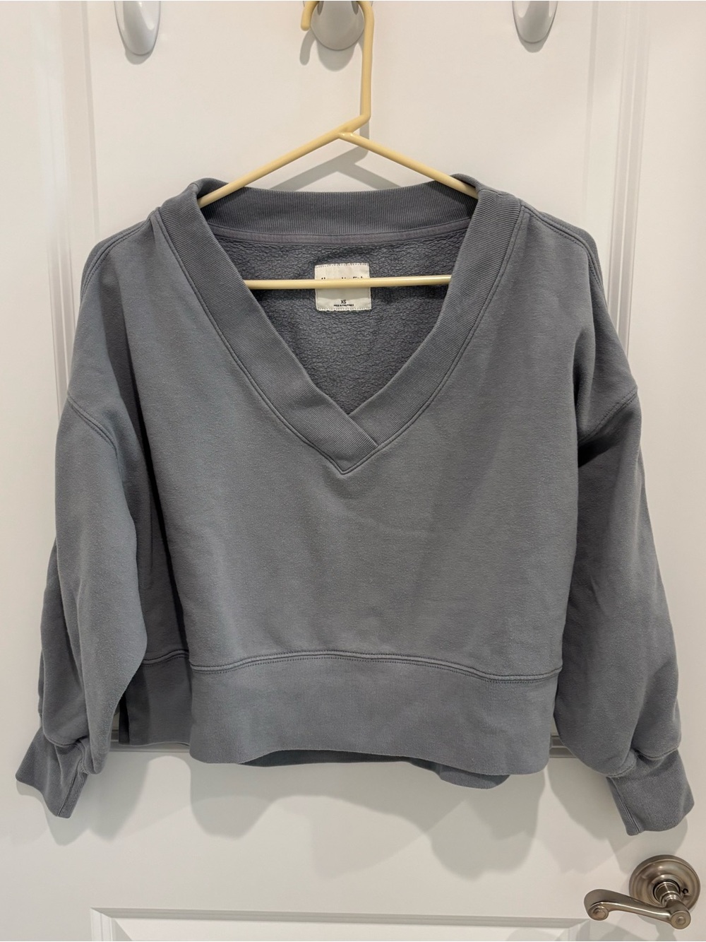 Abercrombie & Fitch Cropped V-Neck Pullover Sweatshirt